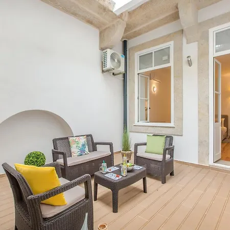 Santa Catarina Experience In Porto